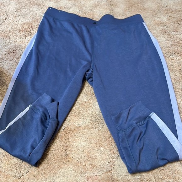 Ladies Gaiam Leggings with side pockets. Size XXL - Picture 2 of 5